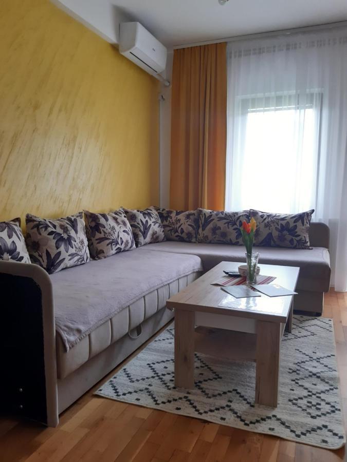 Apartman Lala Foca Bagian luar foto