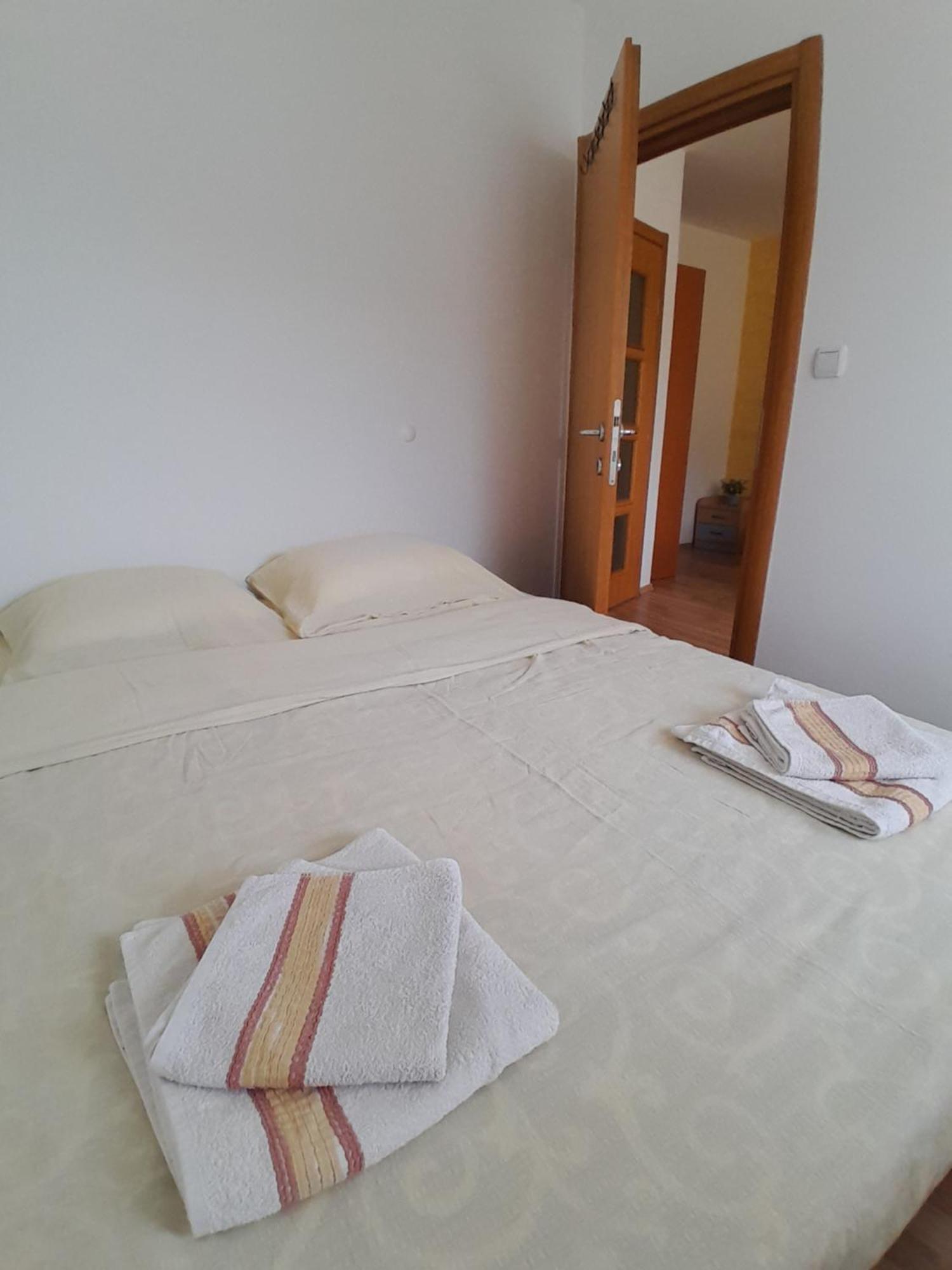 Apartman Lala Foca Bagian luar foto